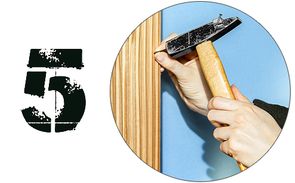 Life hack 5: Always have nails within reach thanks to a magnet on the hammer Life hack 5: Always have nails within reach thanks to a magnet on the hammer